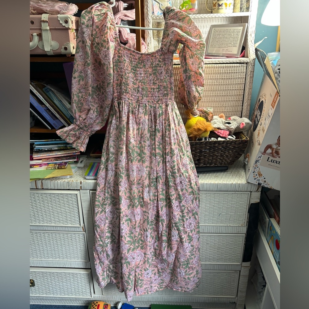 SOLD on crosspost ❌ Gorgeous women’s pink floral maxi size sm dress 100 cotton